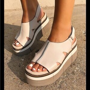 NAKED FEET PLATFORM SANDELS SIZE 7.5